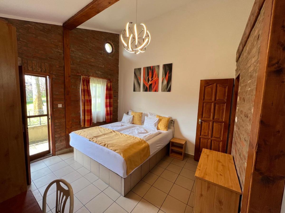 Hotel Kuria Vendeghaz Poroszló Zewnętrze zdjęcie